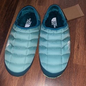 NWT Women’s North Face Mule Slipper
